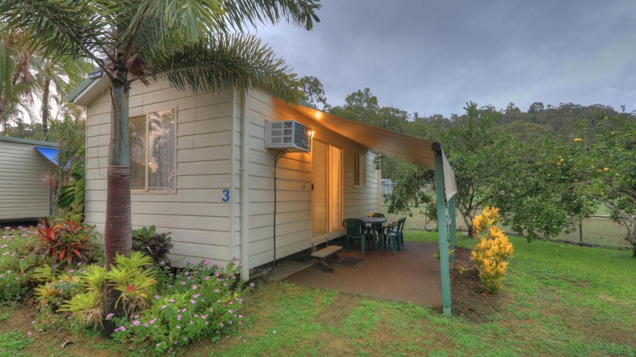 Flying Fish Point Tourist Park Hotel Innisfail Exterior photo