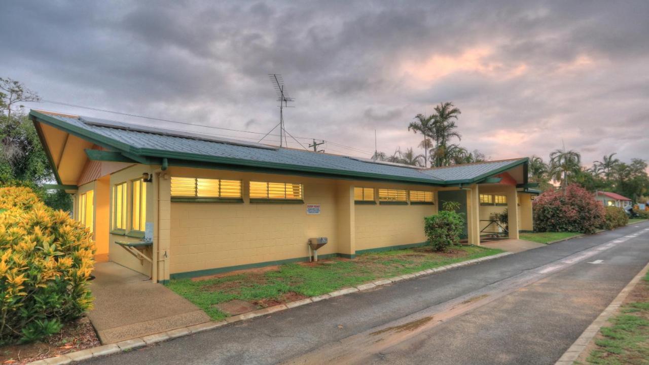 Flying Fish Point Tourist Park Hotel Innisfail Exterior photo