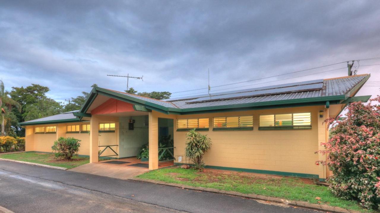 Flying Fish Point Tourist Park Hotel Innisfail Exterior photo